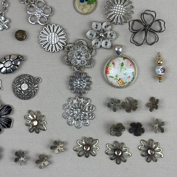 Pendant Charm Craft Jewelry Lot - 40+ Floral Flower Glass Metal - Picture 4 of 11
